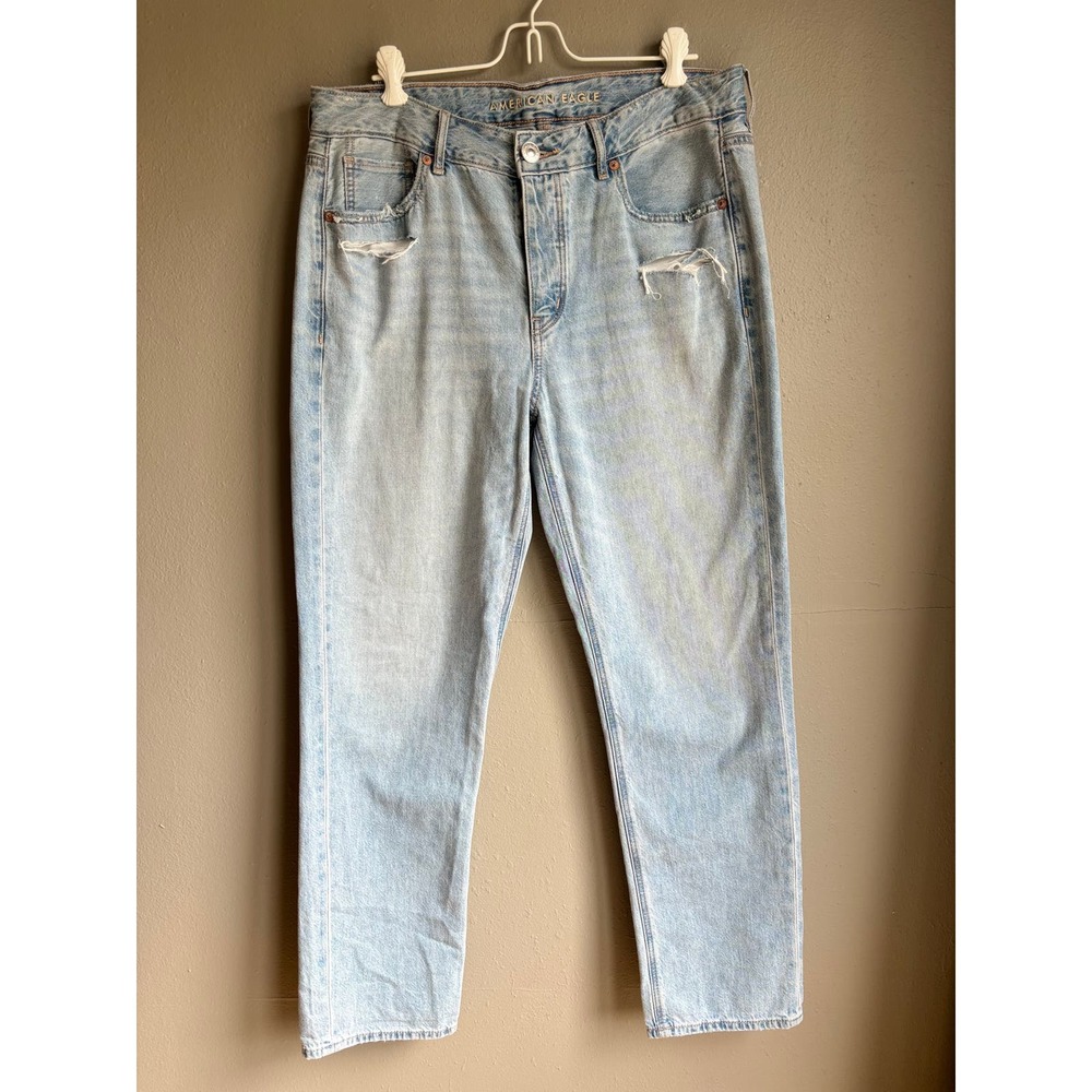 American Eagle Womens High Rise Straight Jeans Button Fly Light Blue Wash Size 8